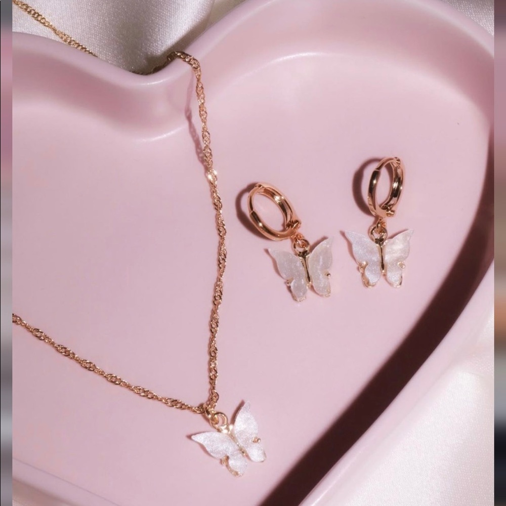 Butterfly white necklace